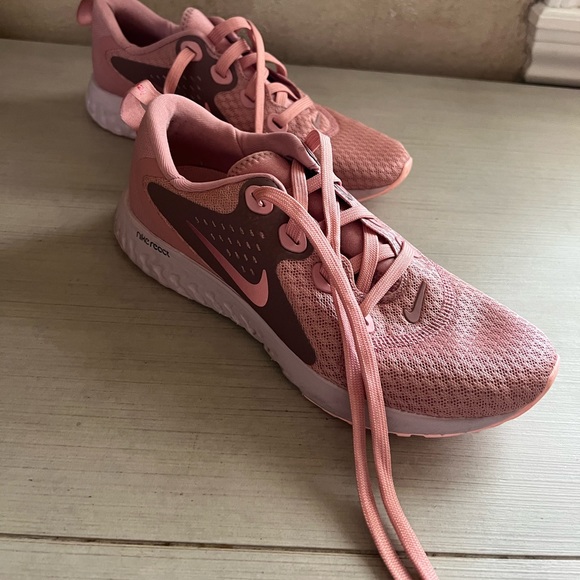 Nike Legend React EUC - Picture 2 of 2